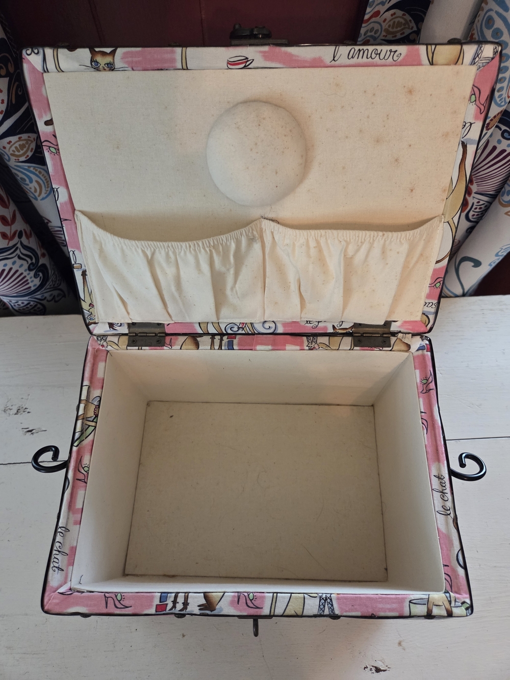 Vintage-Inspired Pink Cat Print Sewing Box - Picture 2 of 3